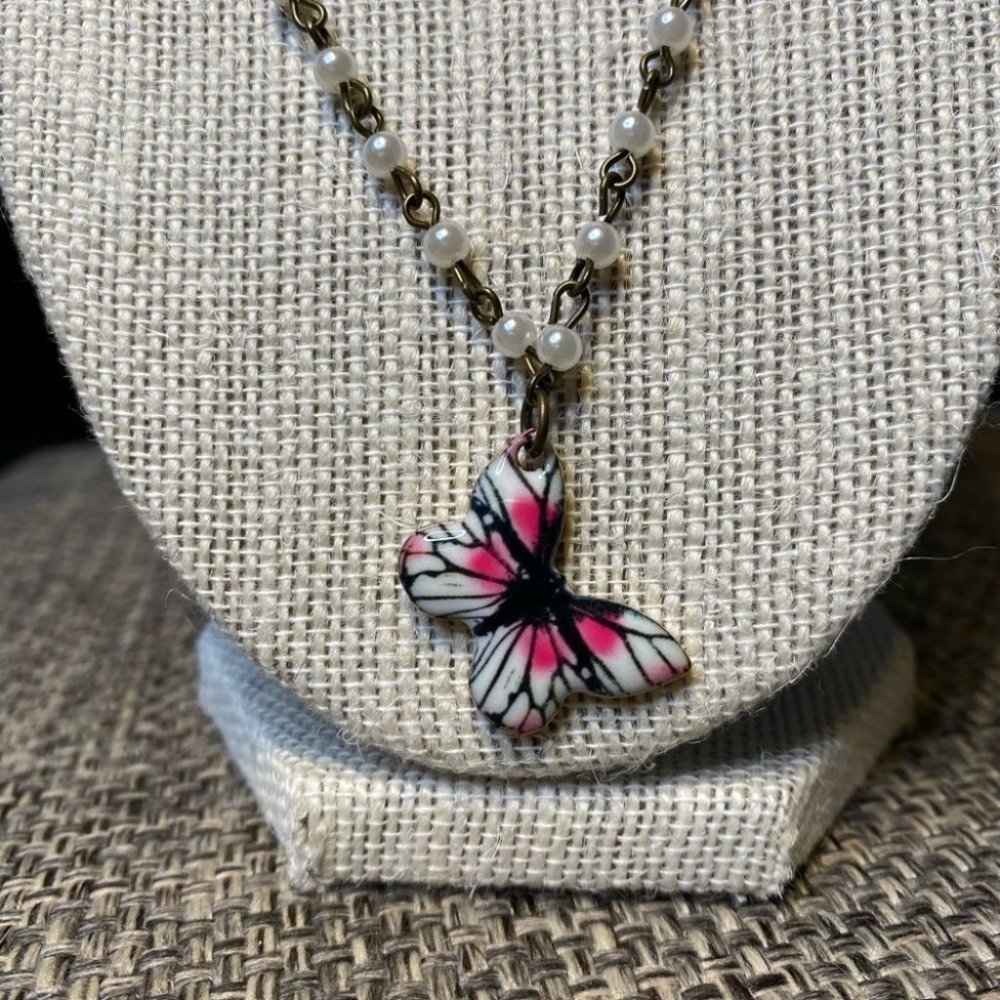 pearl & brass chain necklace with pink and white butterfly charm - Picture 14 of 14